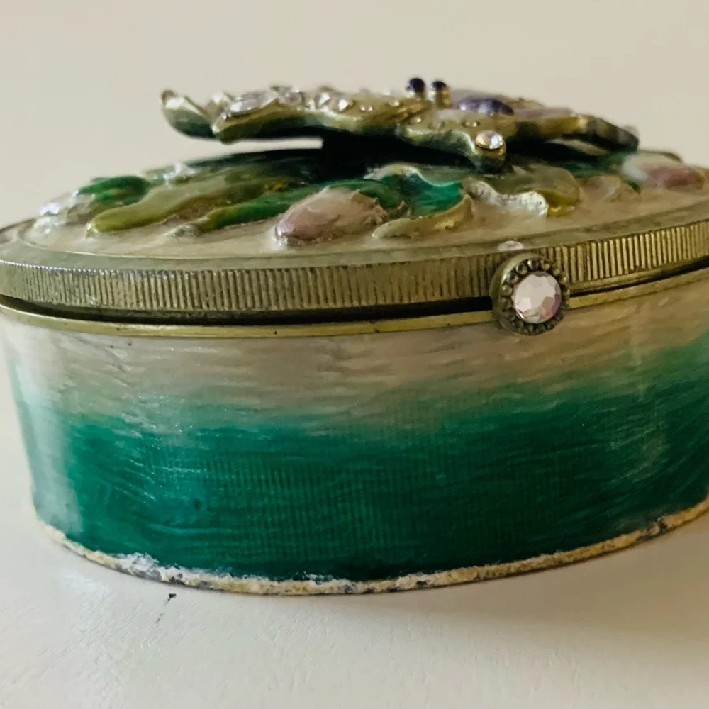 Metal jewelry box